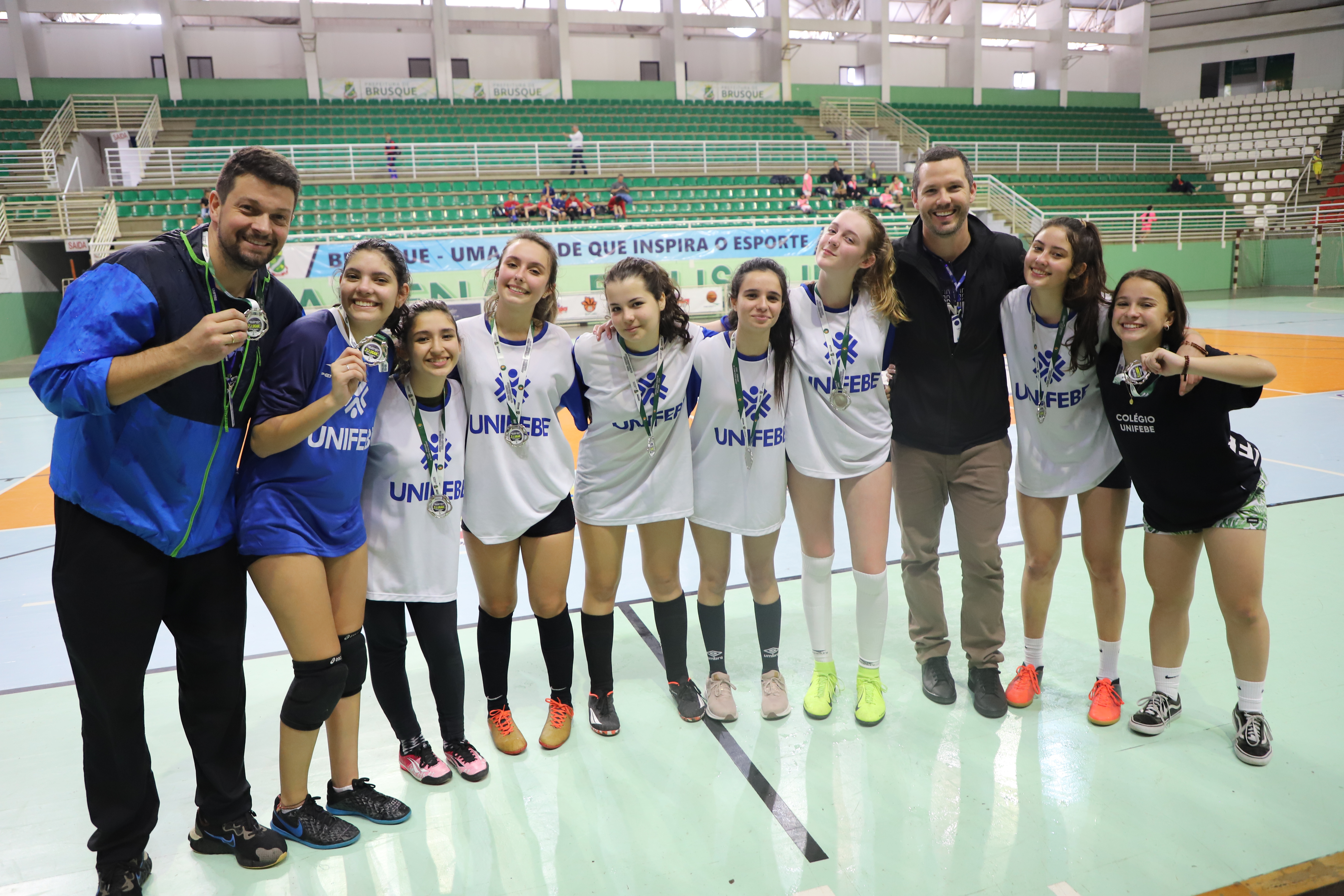 Equipe feminina de Futsal do Colégio UNIFEBE é medalha de prata nos JEBS 2022