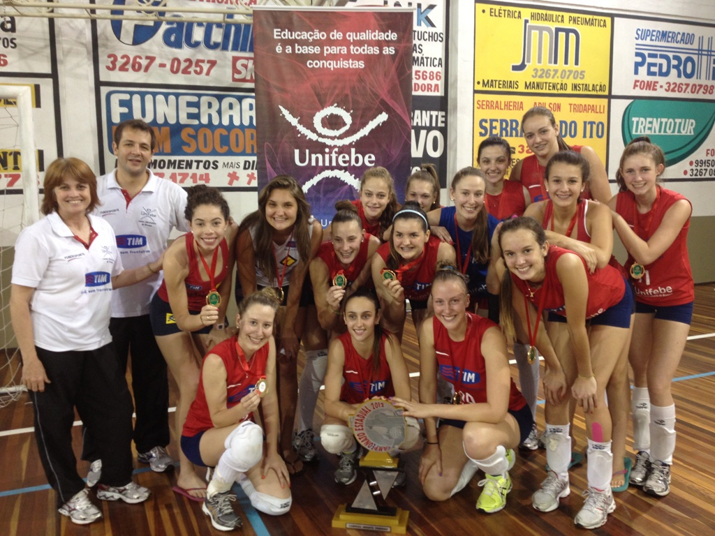 Equipe de Voleibol sagra-se campeã estadual