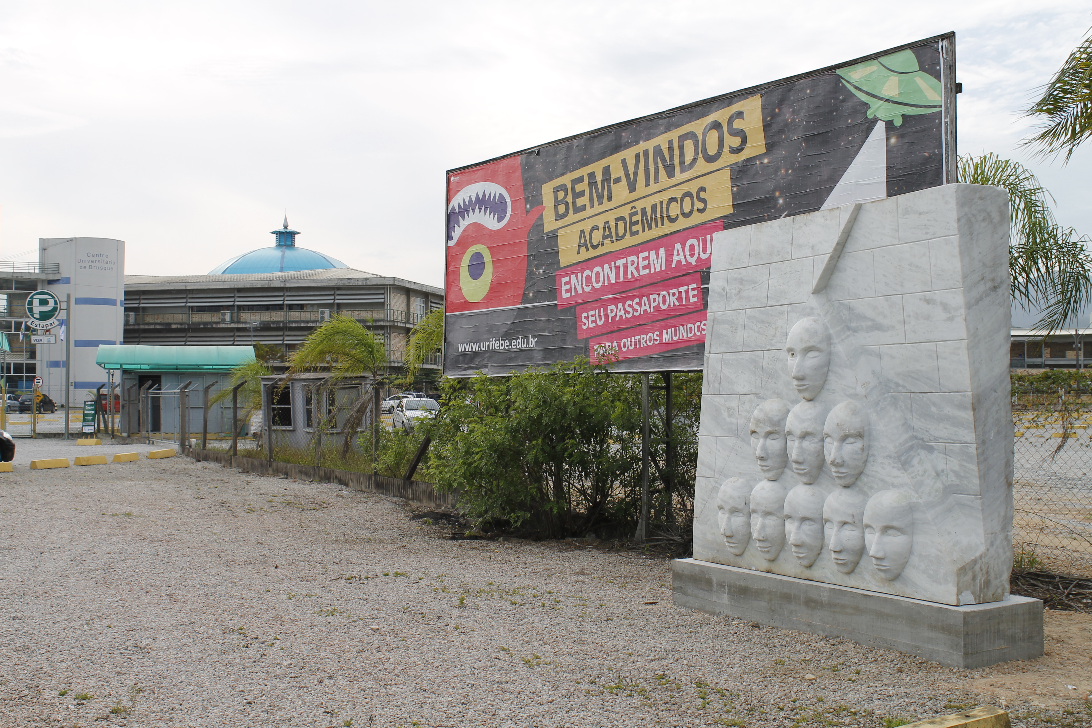 Campus Santa Terezinha recebe obra de arte do Roteiro das Esculturas