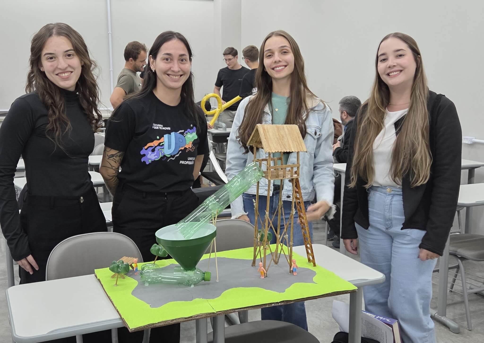 Estudantes de Engenharia Civil fazem protótipos para aplicar conceitos da física