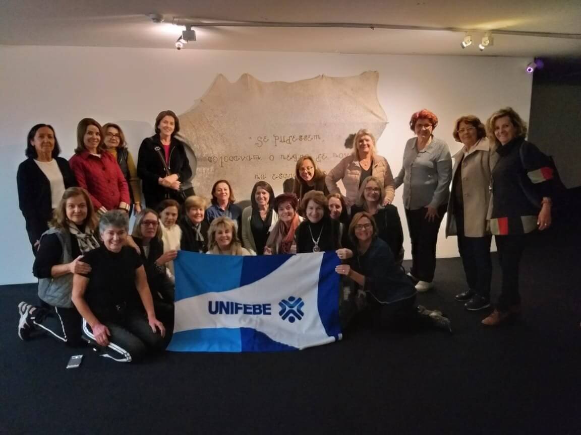 Estudantes do curso Vida Ativa participam de roteiro cultural em Curitiba