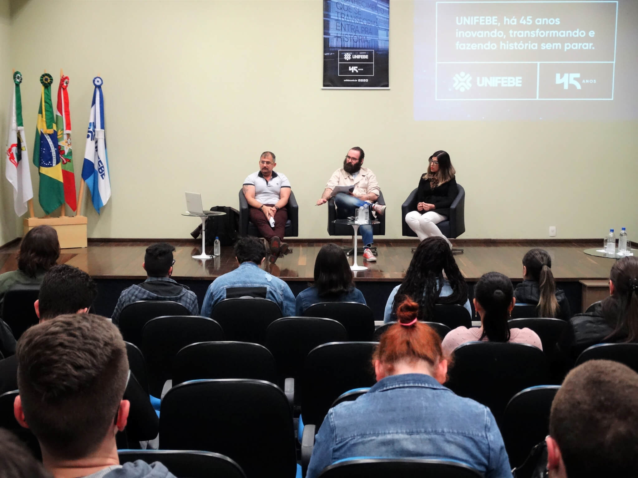 Evento multidisciplinar inicia com debate sobre Educação e o Poder