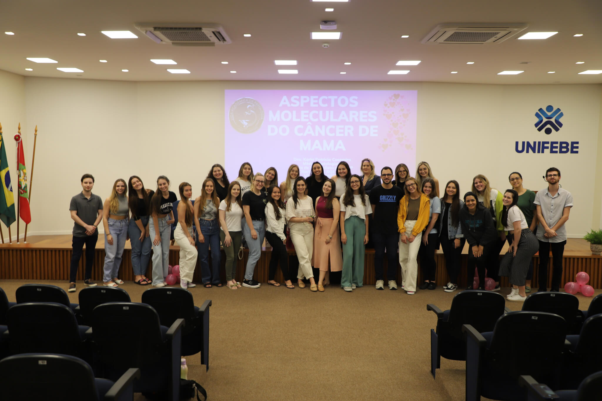 Evento organizado por ligas acadêmicas de Medicina aborda questões relacionadas ao Outubro Rosa