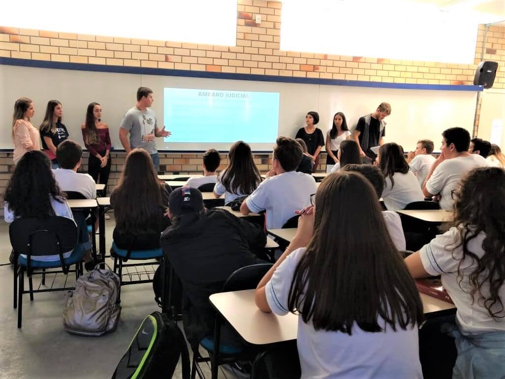 Bullying virtual é tema de palestra no Colégio Universitário de Brusque