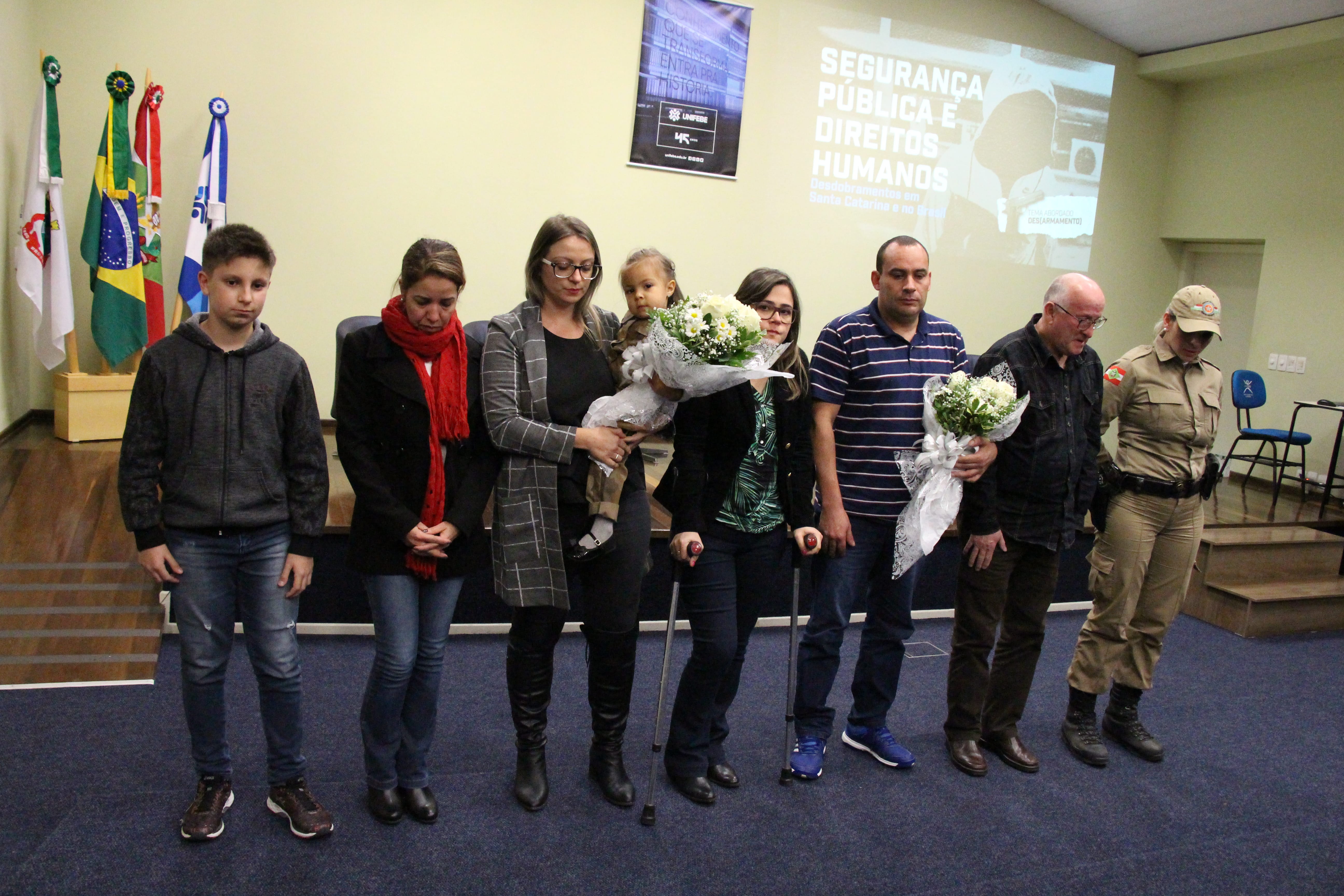 Familiares de policiais assassinados são homenageados