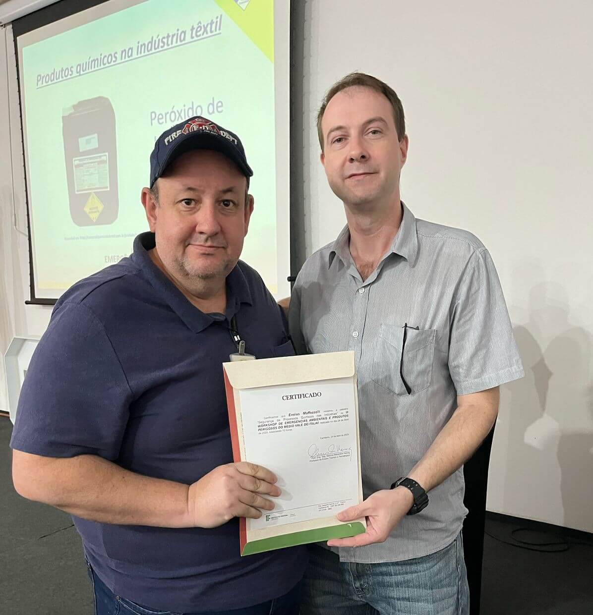 Professores de Engenharia Química da UNIFEBE palestram em workshop de emergências ambientais e produtos perigosos do Vale do Itajaí
