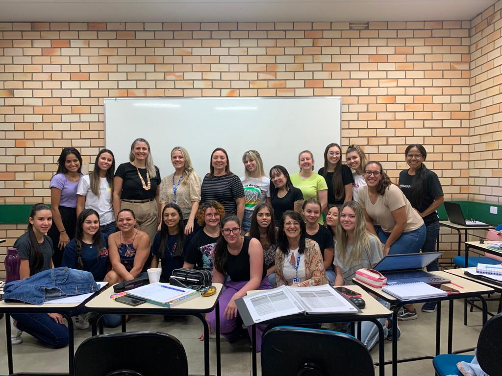 Acadêmicas de Pedagogia participam de palestra sobre Práticas Pedagógicas nos Anos Iniciais do Ensino Fundamental