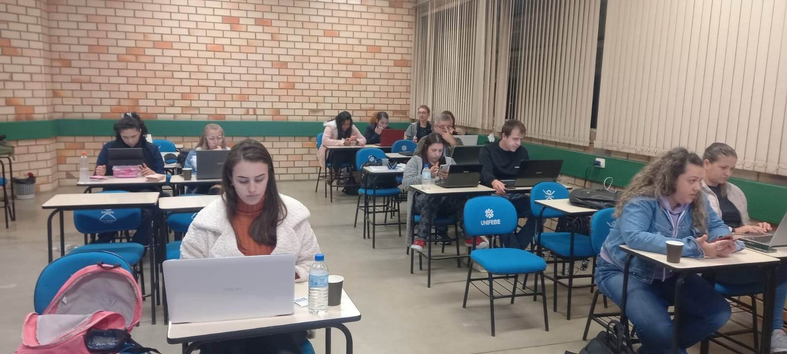 Oficina ensina estudantes de Letras-Inglês a formular Currículo Lattes