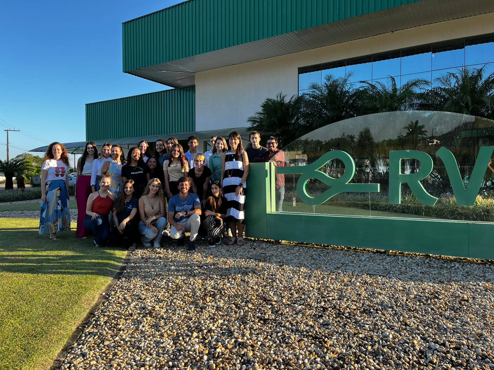 Desafios do gerenciamento da cultura organizacional são apresentados aos acadêmicos de Psicologia em Visita Técnica