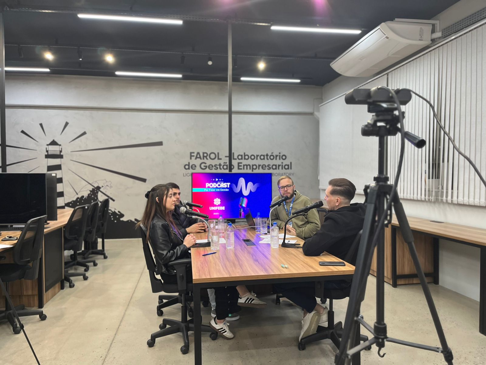 Acadêmicos dos cursos de Gestão da UNIFEBE promovem podcast com egressos e especialistas
