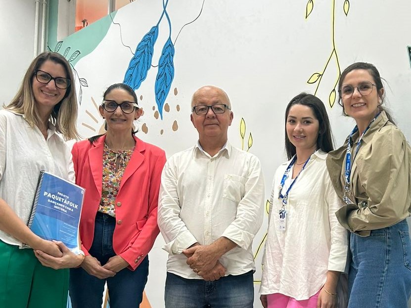 Design de Moda UNIFEBE cria trajes típicos para o grupo folclórico de dança alemã da Escola de Educação Fundamental Paquetá