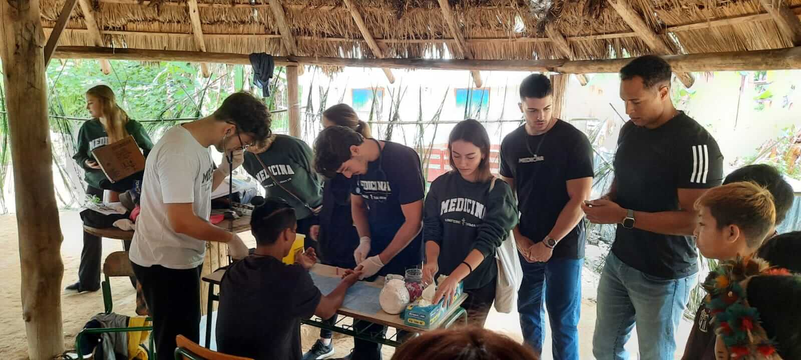 Acadêmicos de Medicina da UNIFEBE prestam serviços de saúde à Comunidade Indígena em Major Gercino