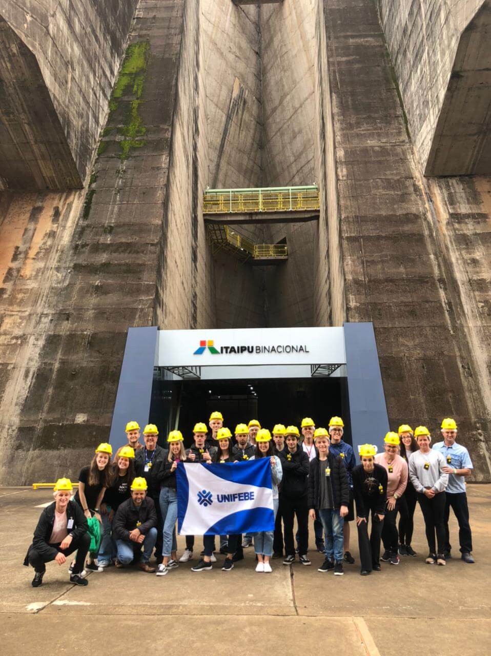 Acadêmicos de Administração da UNIFEBE visitam a Usina Hidrelétrica de Itaipu no Paraná