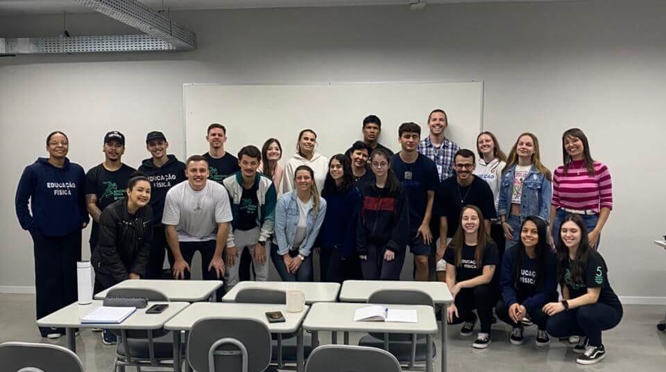 Estudantes de Educação Física vivenciam práticas corporais alternativas