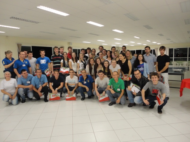 Turma de Administração visita empresa Irmãos Fischer