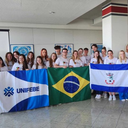 Grupo brasileiro e alemao reunido