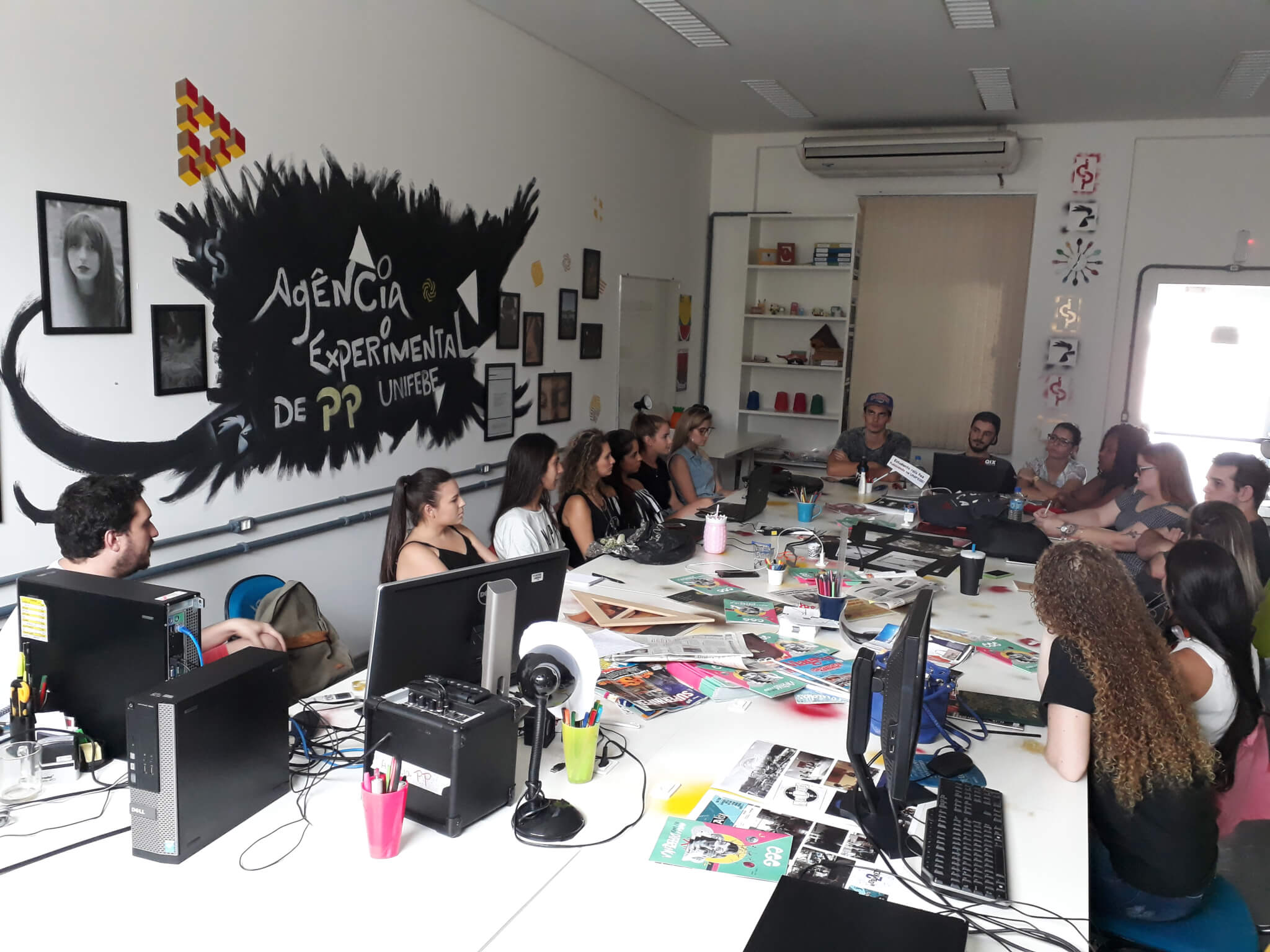 Grupo de estudos debate discursos das imagens de Moda