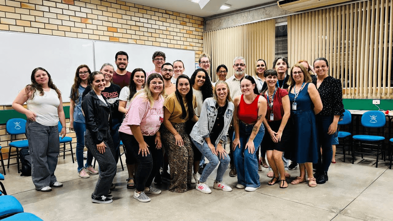 Memorial de egressos é elaborado por acadêmicos de Letras – Inglês