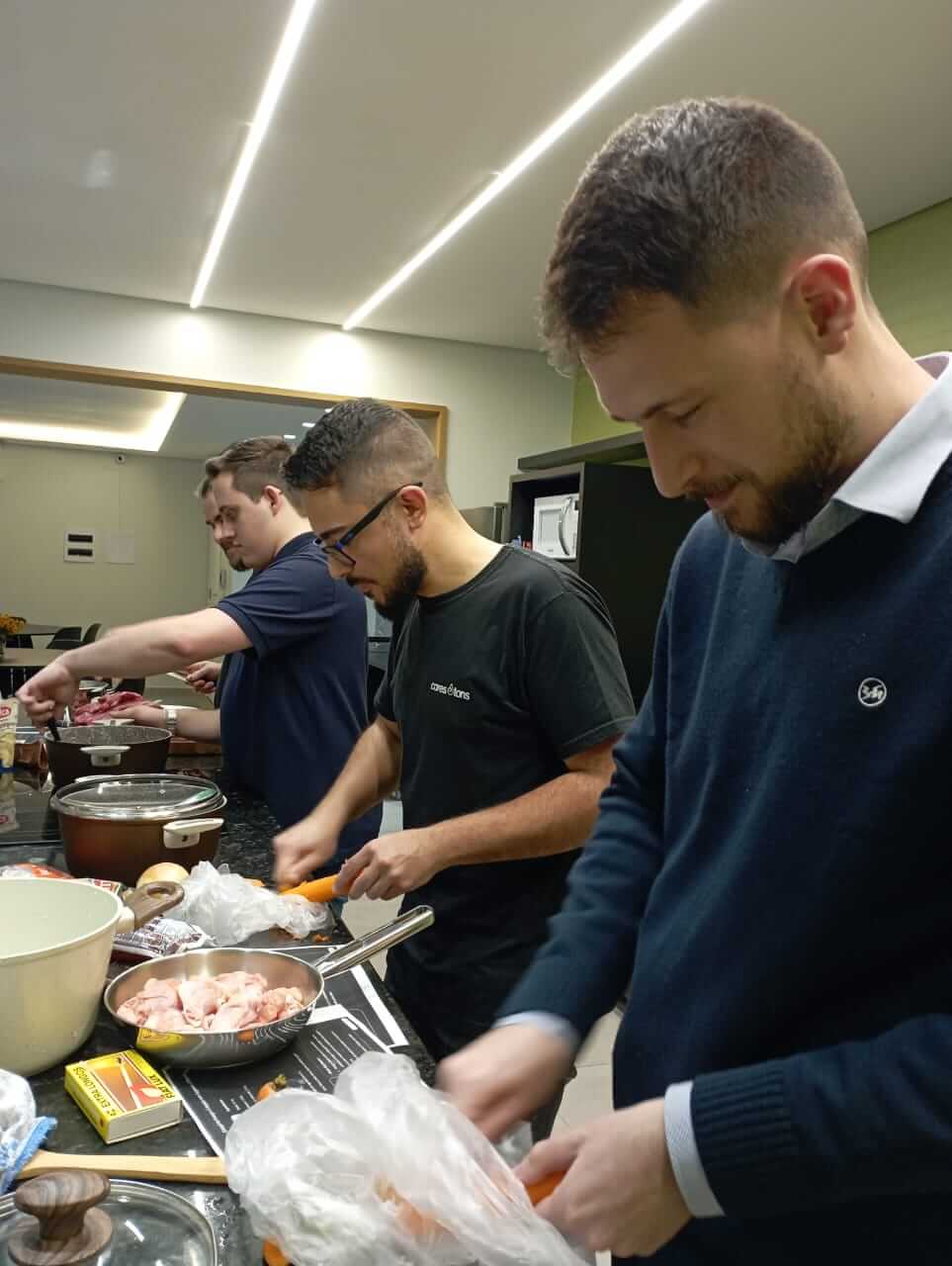 Atividade prática de pós-graduação estimula liderança por meio da gastronomia internacional