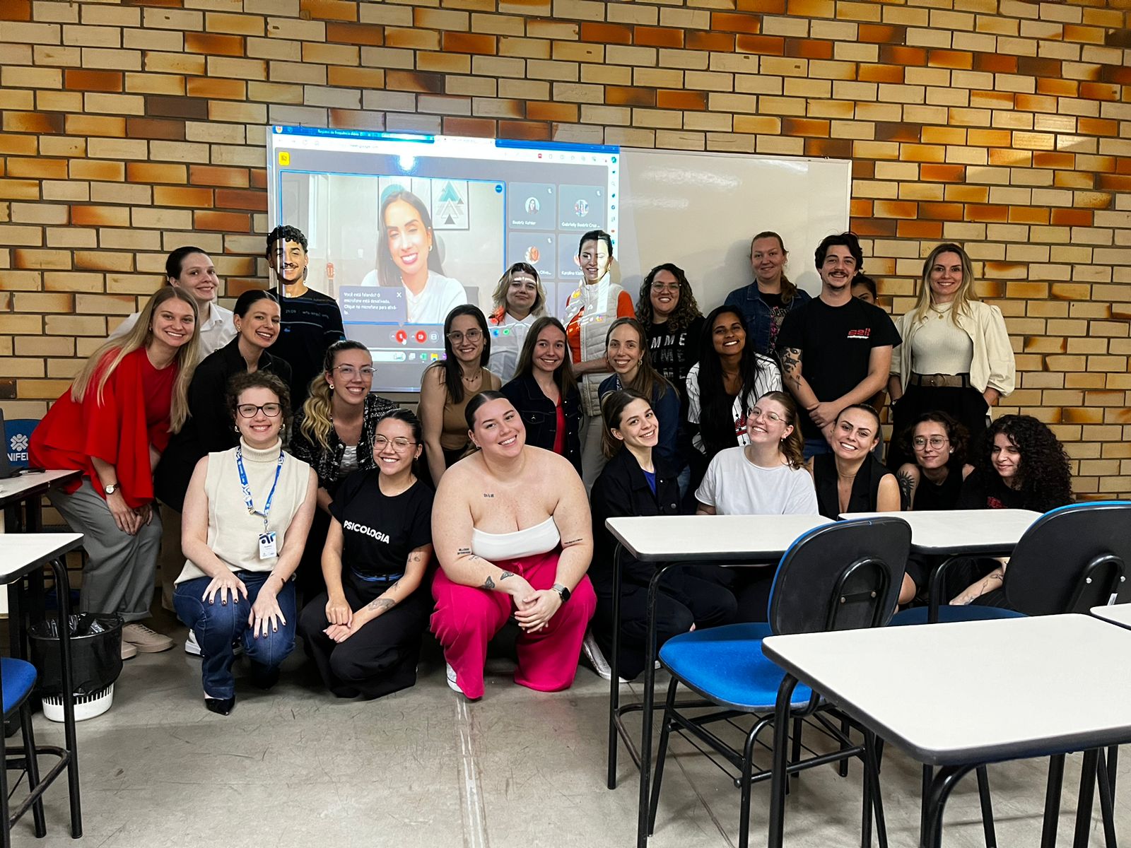 Profissionais conversam com estudantes de psicologia sobre empreendedorismo e demandas emergentes do mercado de trabalho