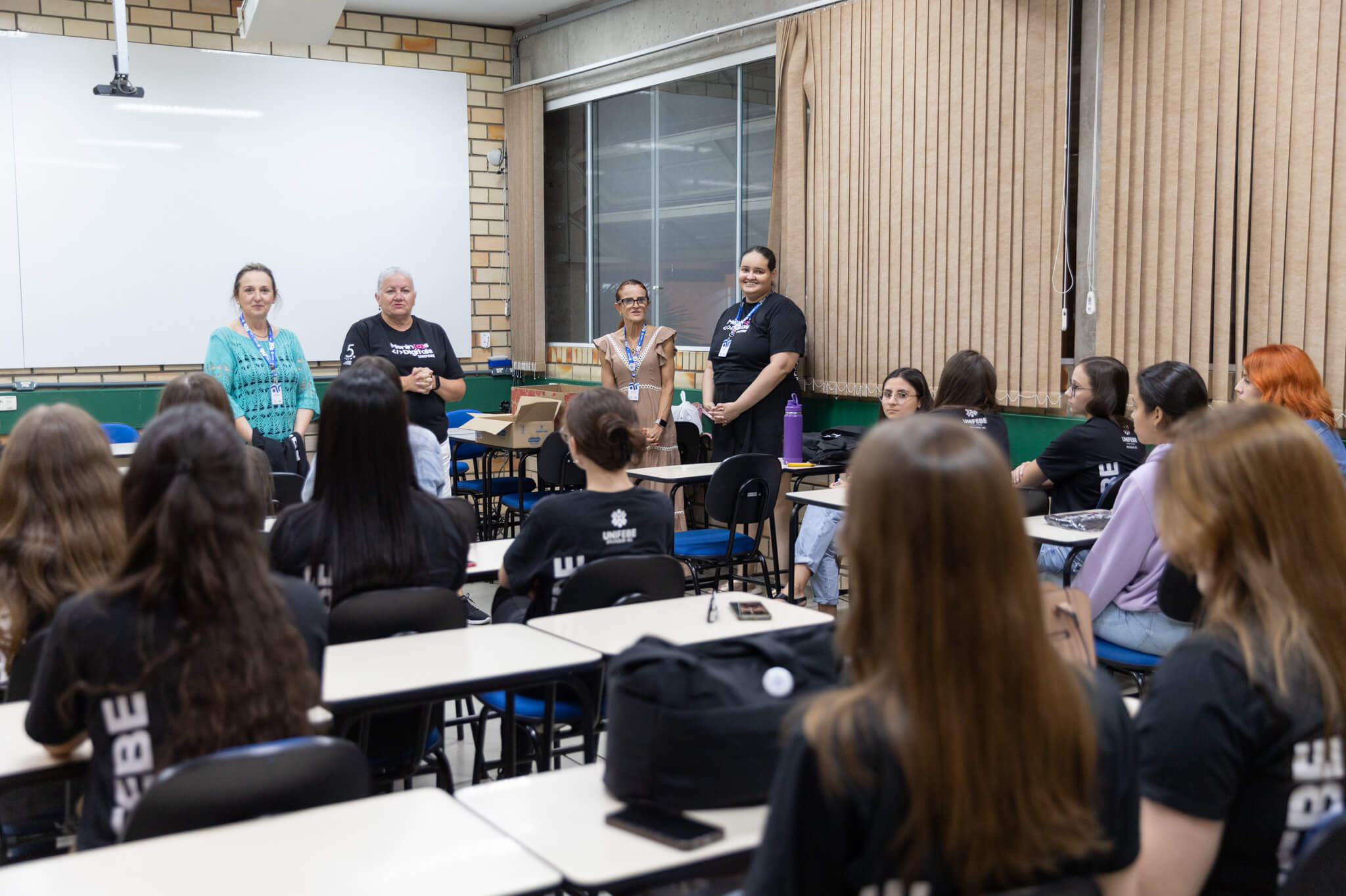 Calouras de Sistema de Informação são recepcionadas no projeto Meninas Digitais