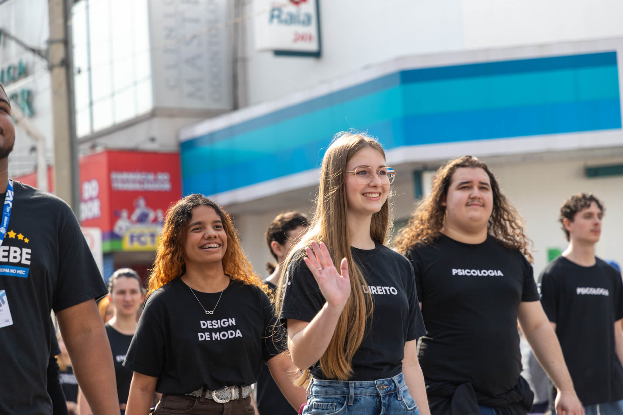 Desfile em comemoração aos 166 anos de Brusque
