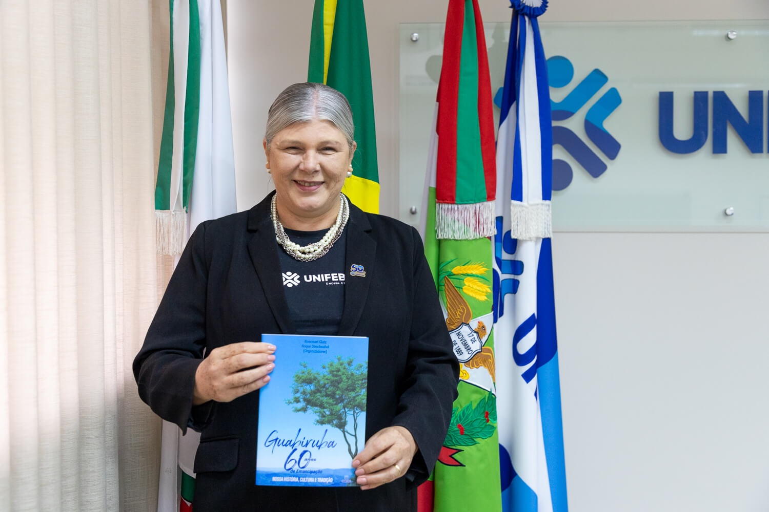 Reitora da UNIFEBE é uma das organizadoras do livro que celebra os 60 anos de emancipação de Guabiruba