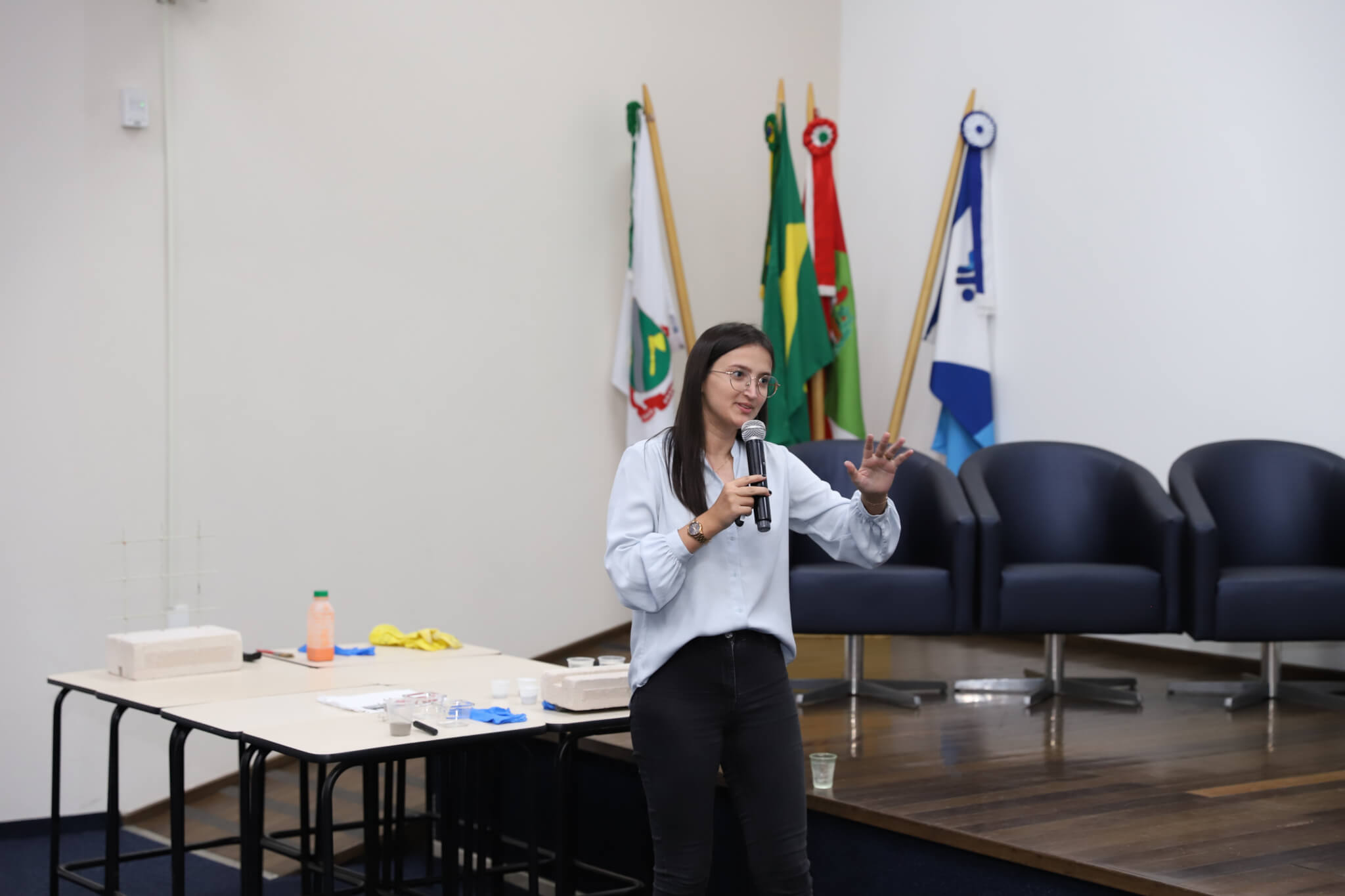 Tecnologia utilizada para impermeabilização de concreto é apresentada aos acadêmicos de Engenharia Civil e Engenharia Química