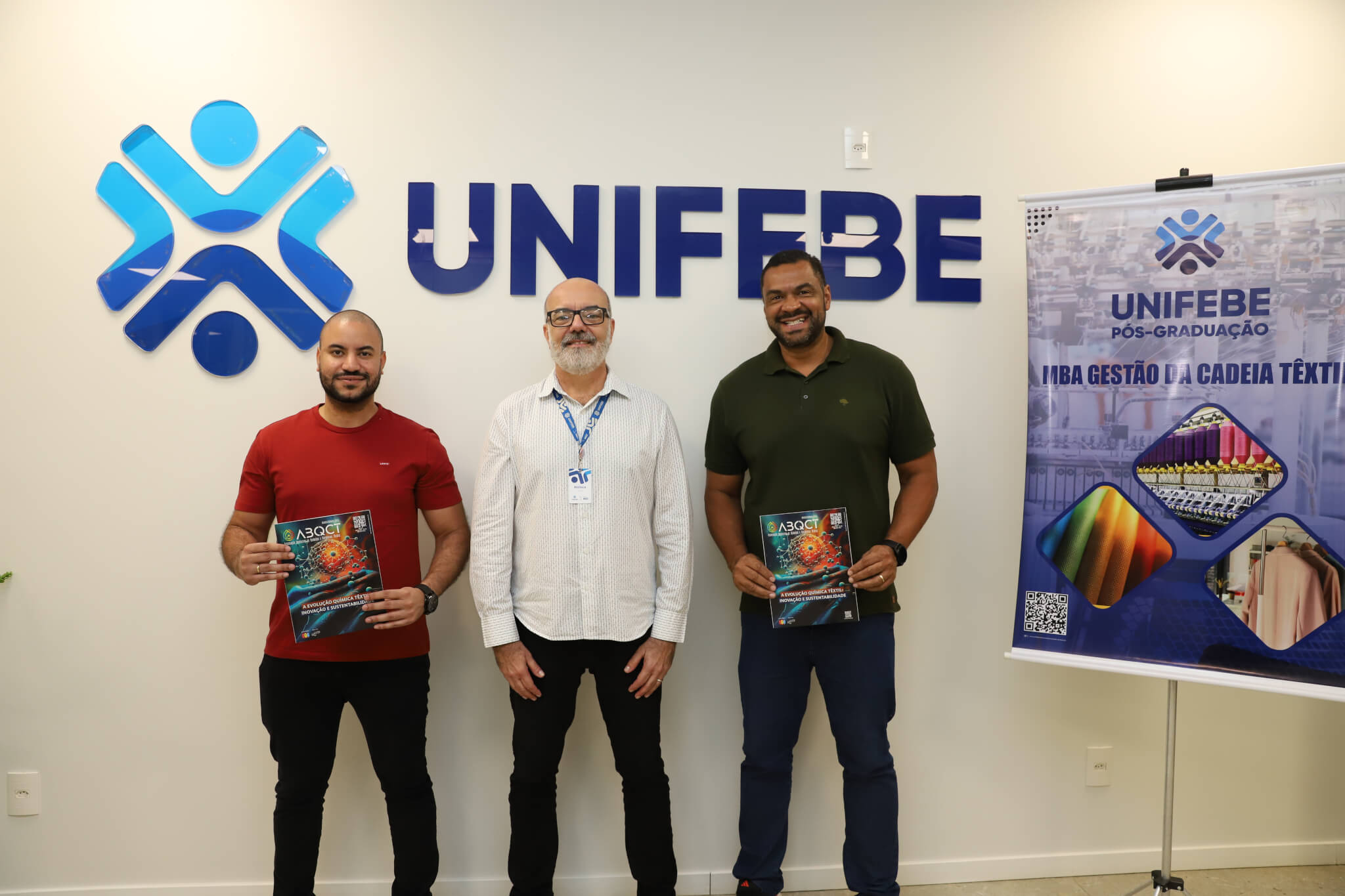 Estudantes de pós-graduação da UNIFEBE publicam artigos em revista química têxtil nacional