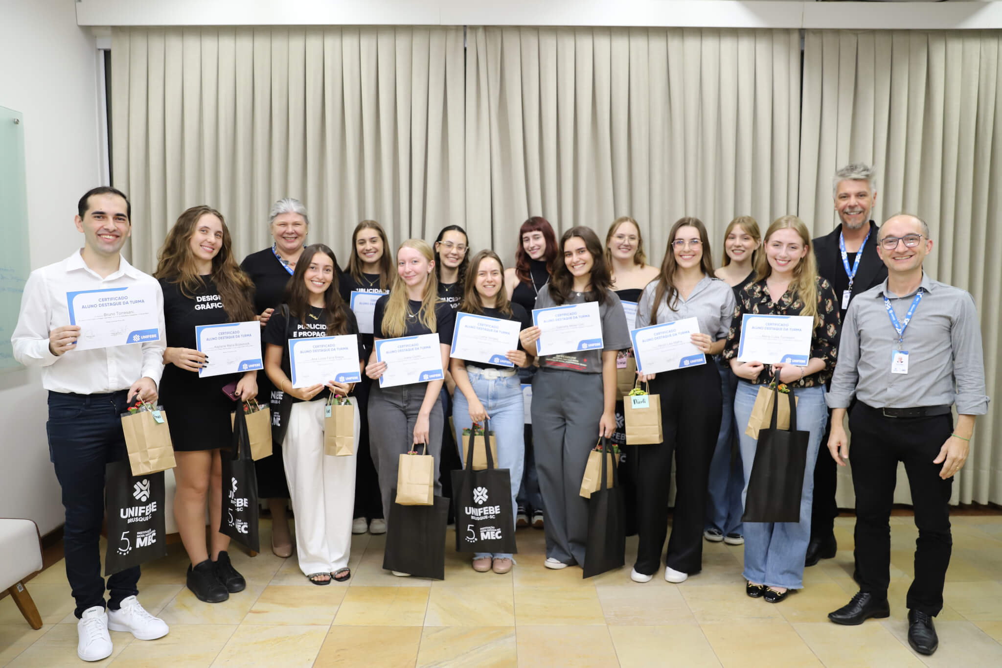 Acadêmicos-destaque dos cursos de Publicidade e Propaganda e Design Gráfico da UNIFEBE são reconhecidos
