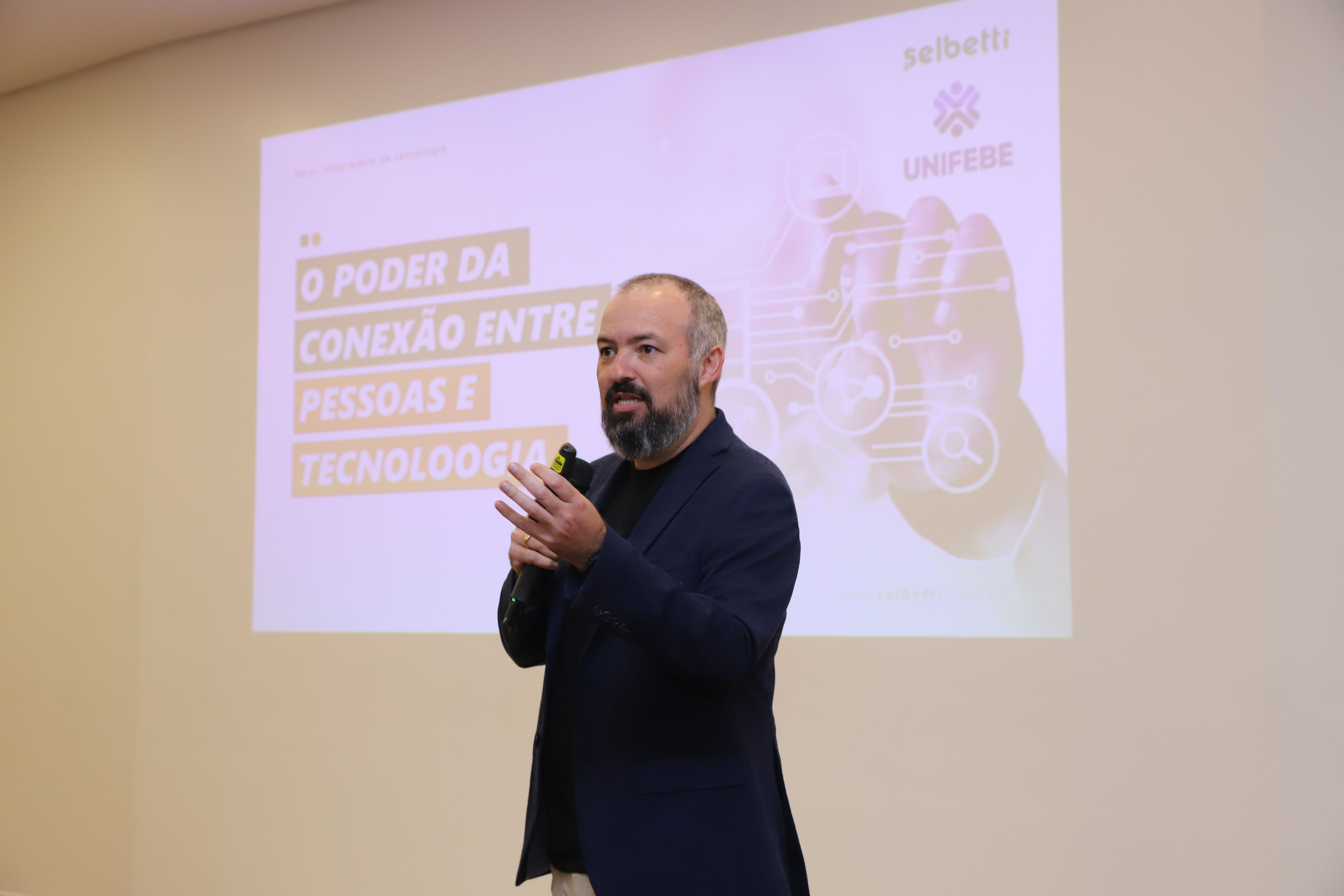 Tecnologia, realidade, e o que o mercado realmente precisa são temas de bate-papo com acadêmicos de Sistemas de Informação