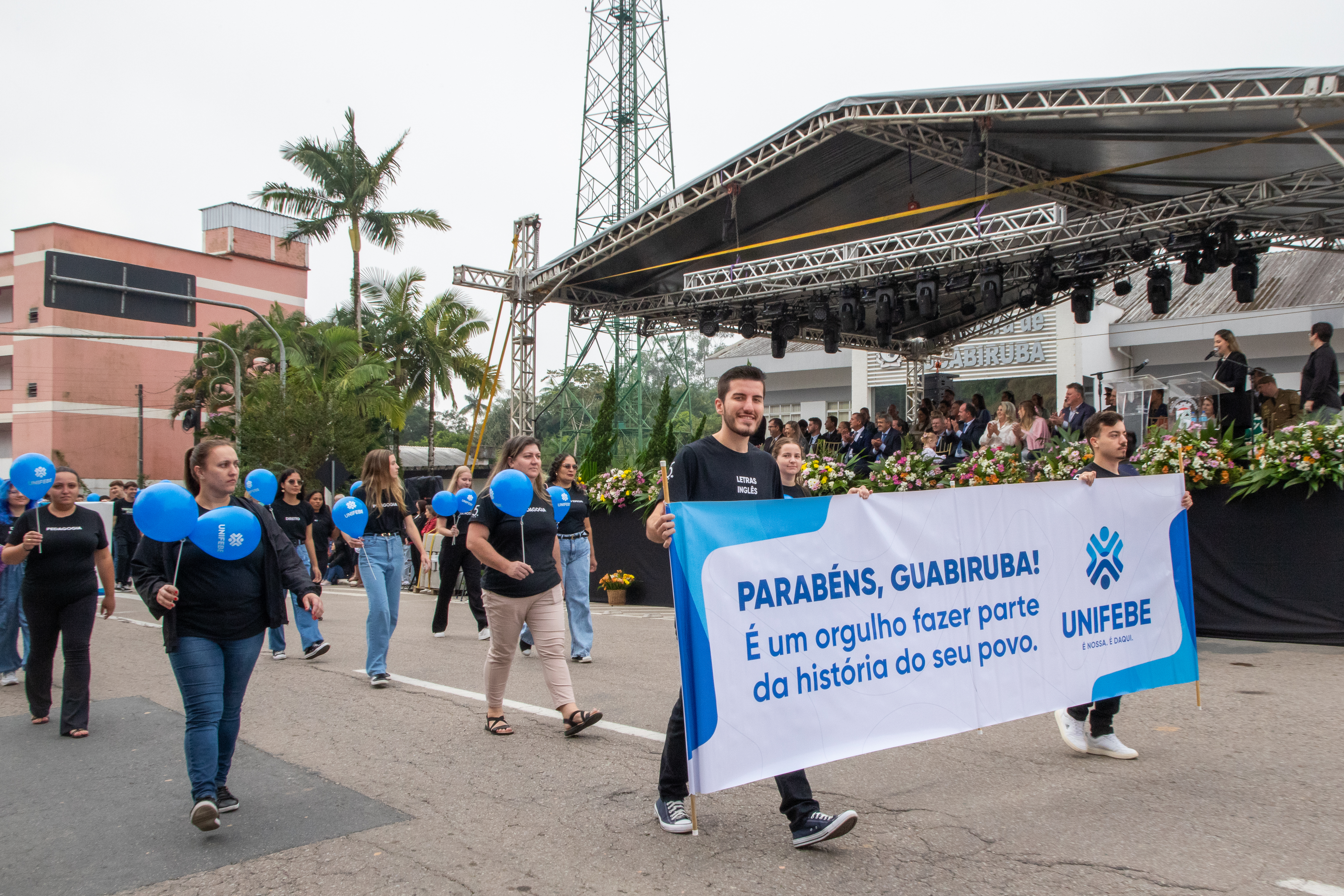 Desfile em comemoração aos 62 anos de Guabiruba