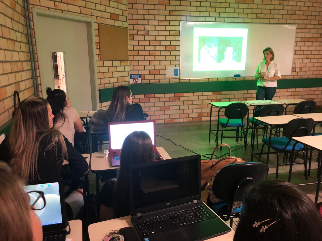 Acadêmicos de Pedagogia debatem Estatuto da Criança e do Adolescente e sua implicação no cotidiano escolar