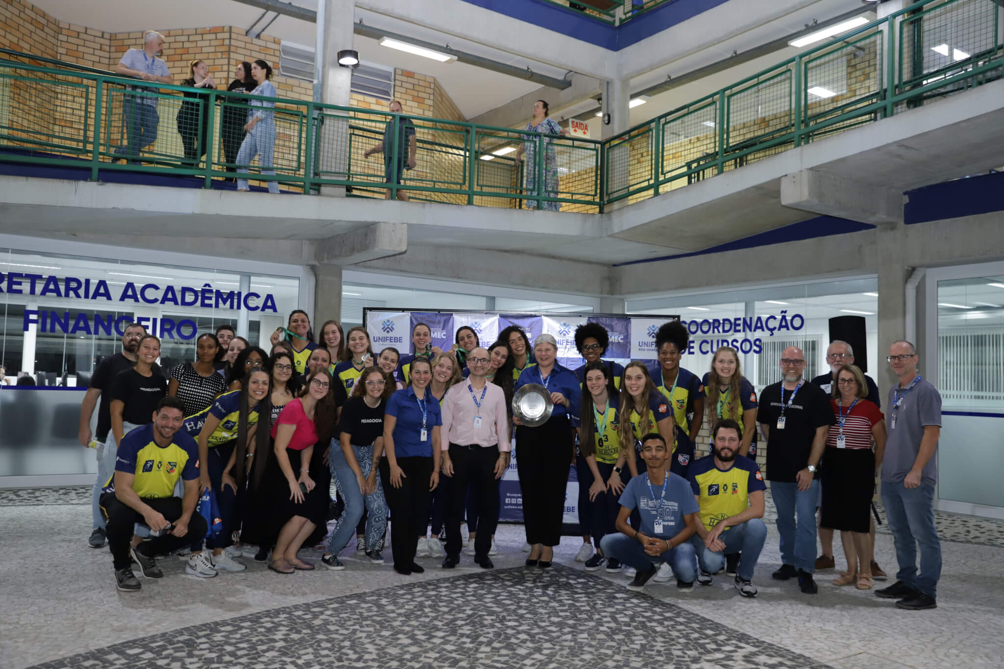 Vice-campeãs da Superliga B de vôlei fazem visita ao campus da UNIFEBE