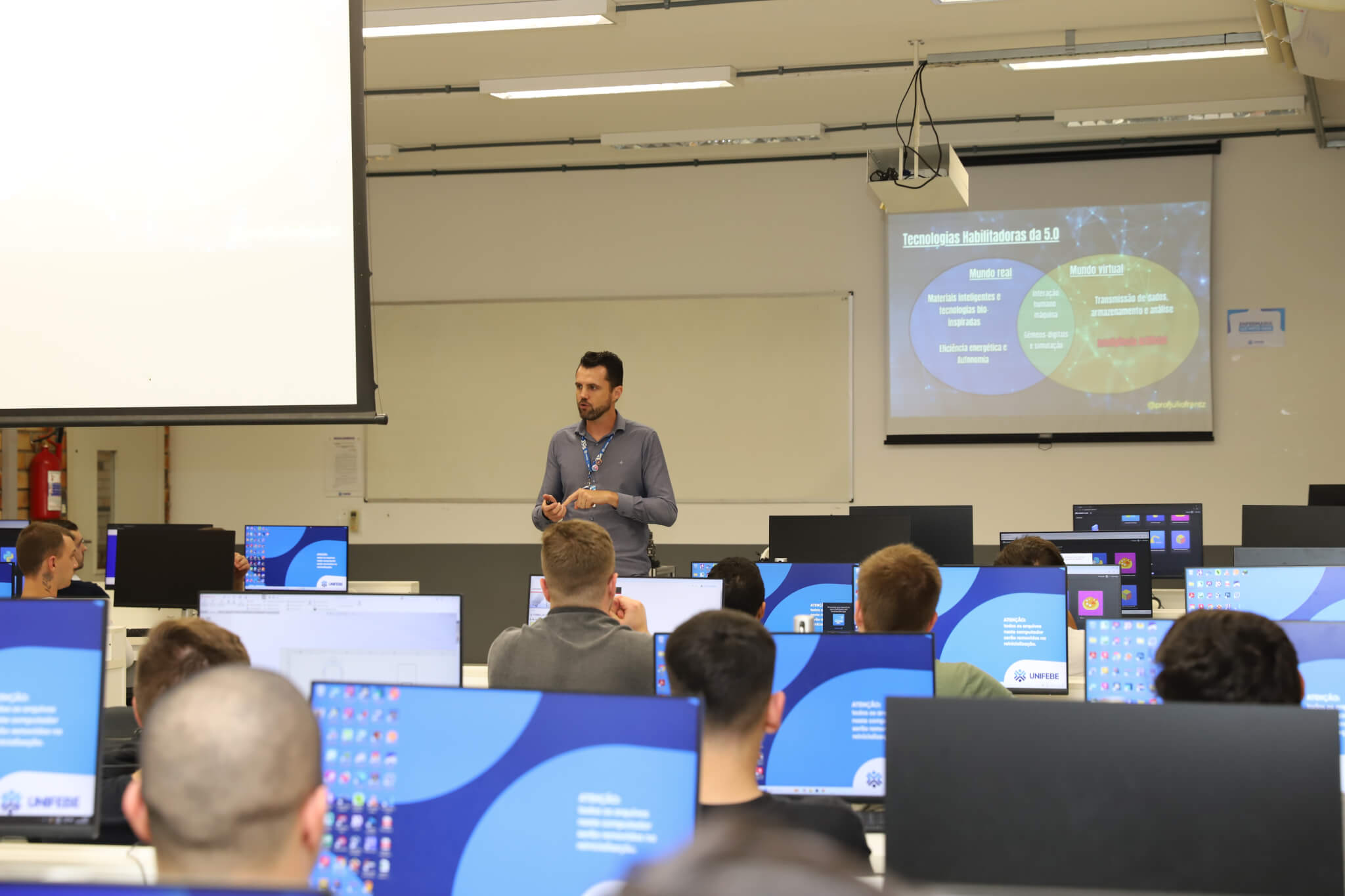 Evento realizado na UNIFEBE aborda conexão entre educação, tecnologia e direitos humanos