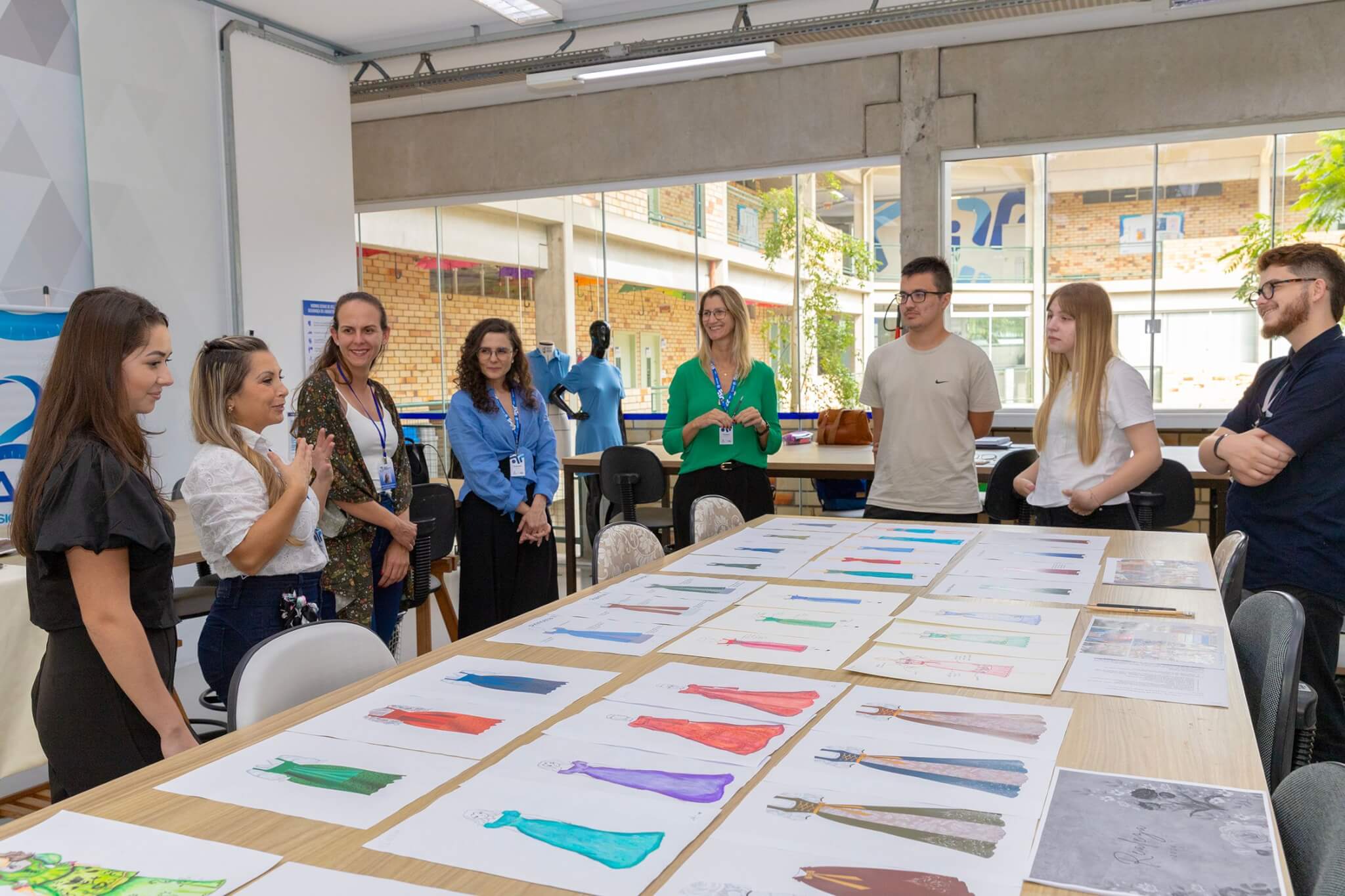 Trajes criados por estudantes de Design de Moda da UNIFEBE serão utilizados pela realeza da Festa da Integração de Guabiruba