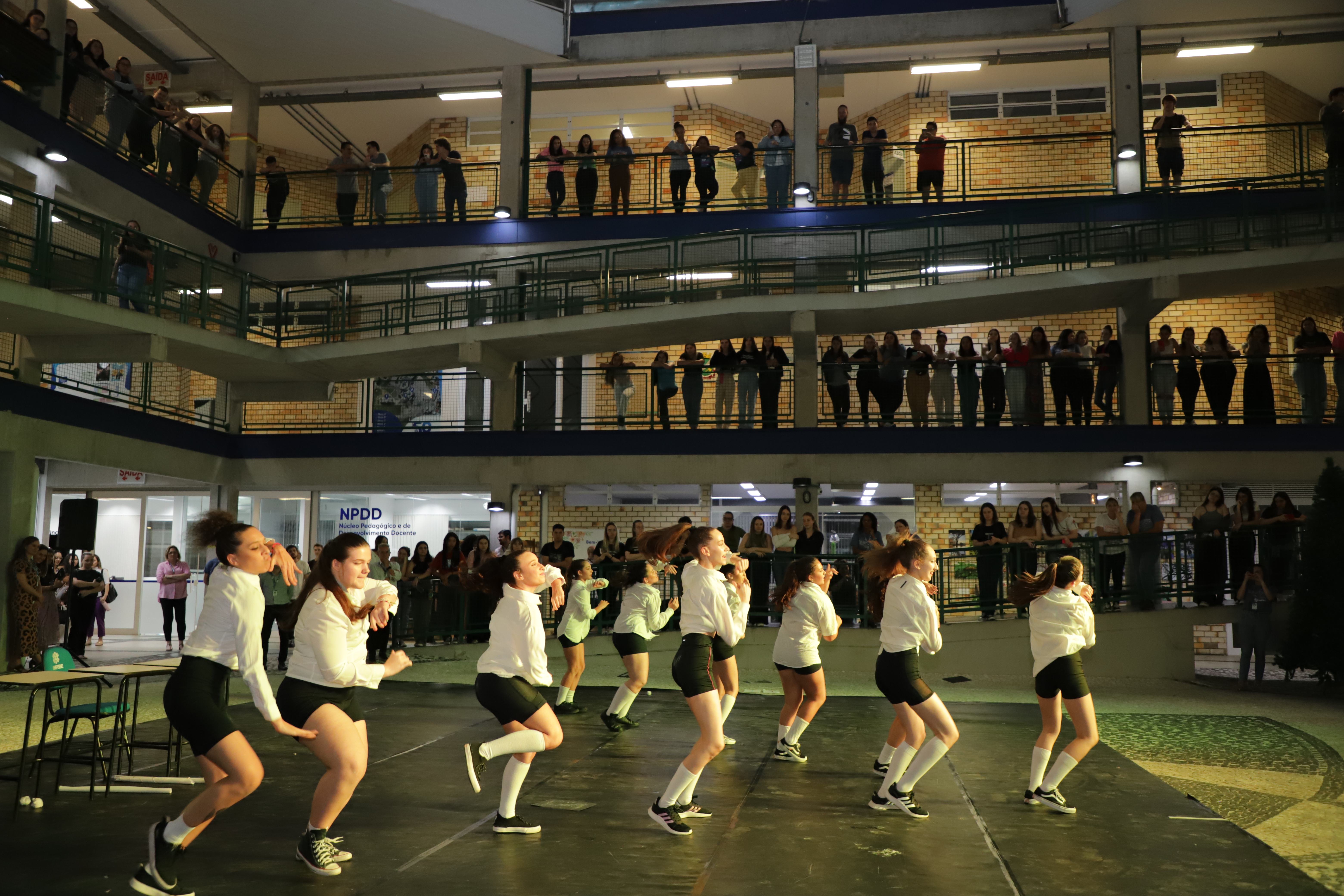 Apresentações de estúdios de dança da região marcam 2º Festival de Dança da UNIFEBE