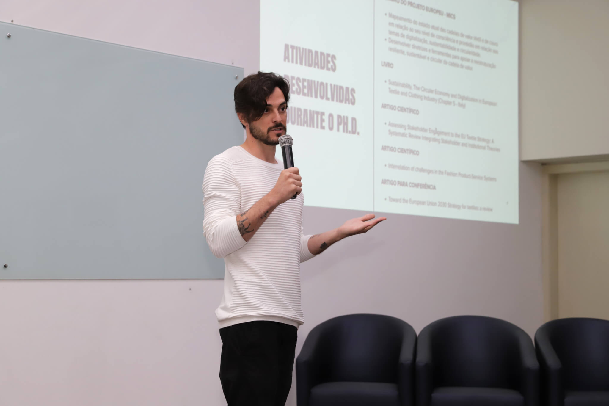 Moda Circular é tema de palestra ministrada aos acadêmicos de Design de Moda