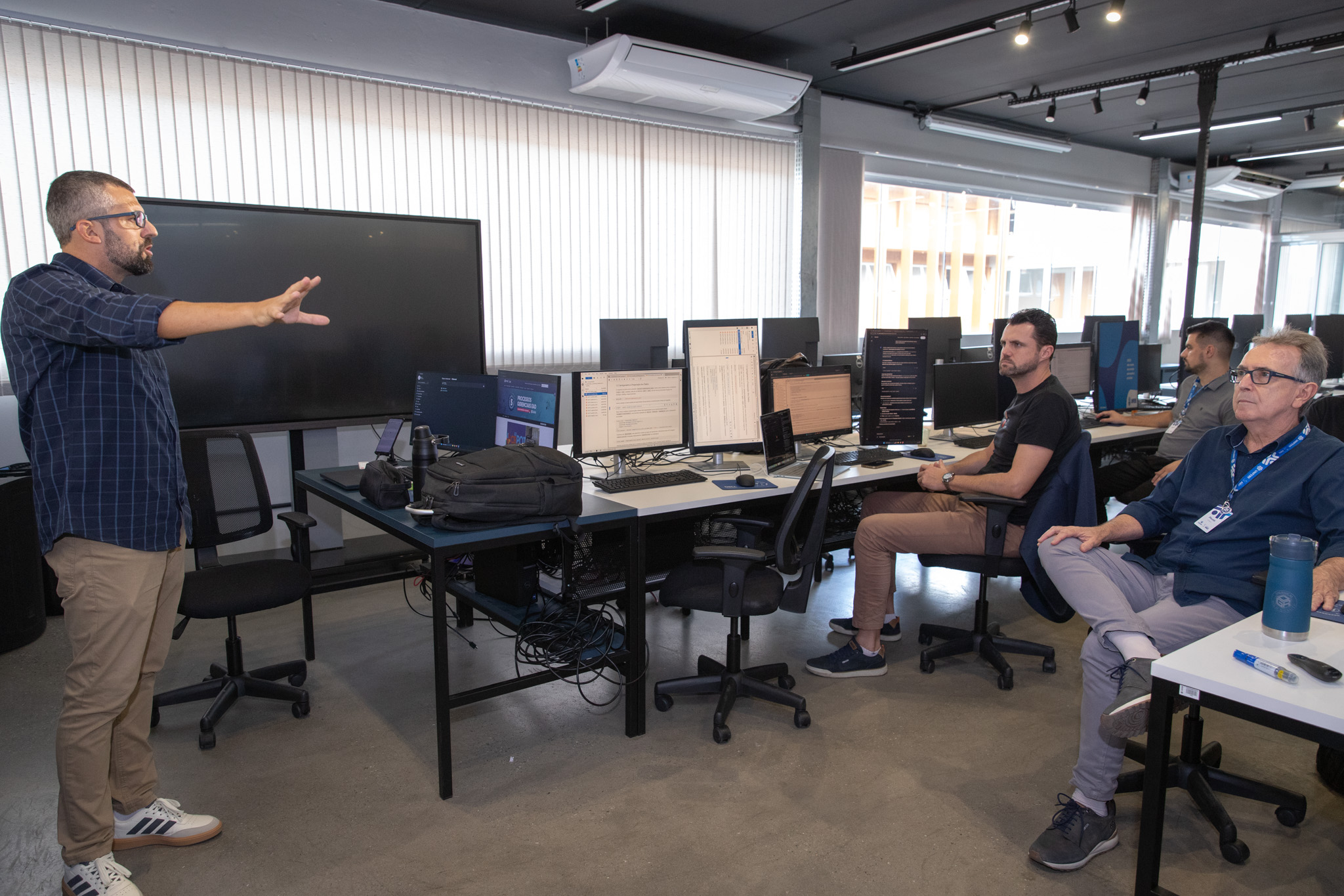 Professores da UNIFEBE participam de treinamento para desenvolvimento de soluções de robótica e Inteligência Artificial