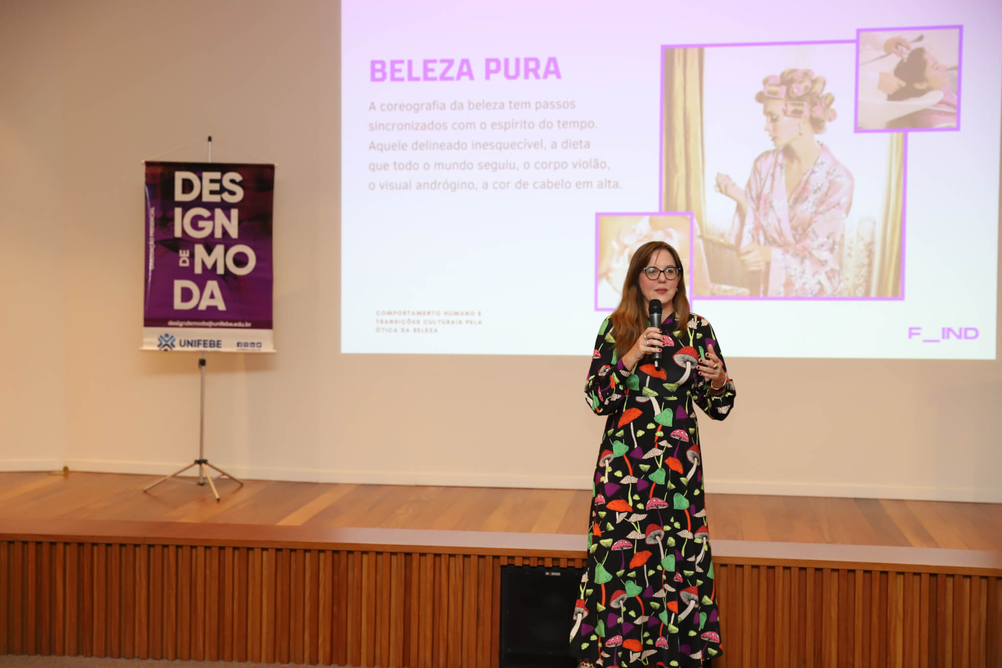 Repórter da Revista Ela palestra sobre comportamento e moda para estudantes da UNIFEBE