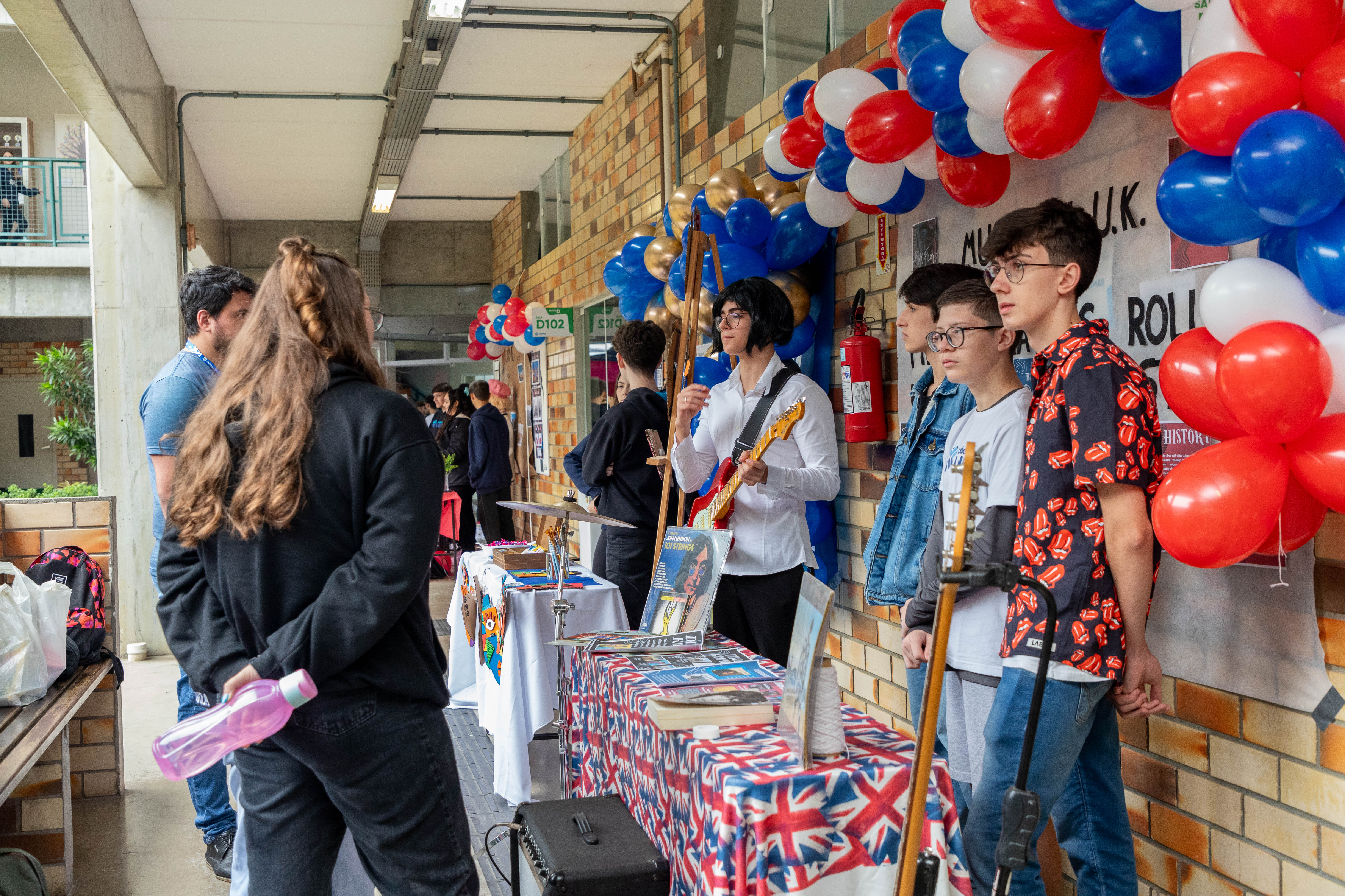 4ª edição da Feira de Línguas Estrangeiras do Colégio UNIFEBE aborda cultura inglesa e espanhola