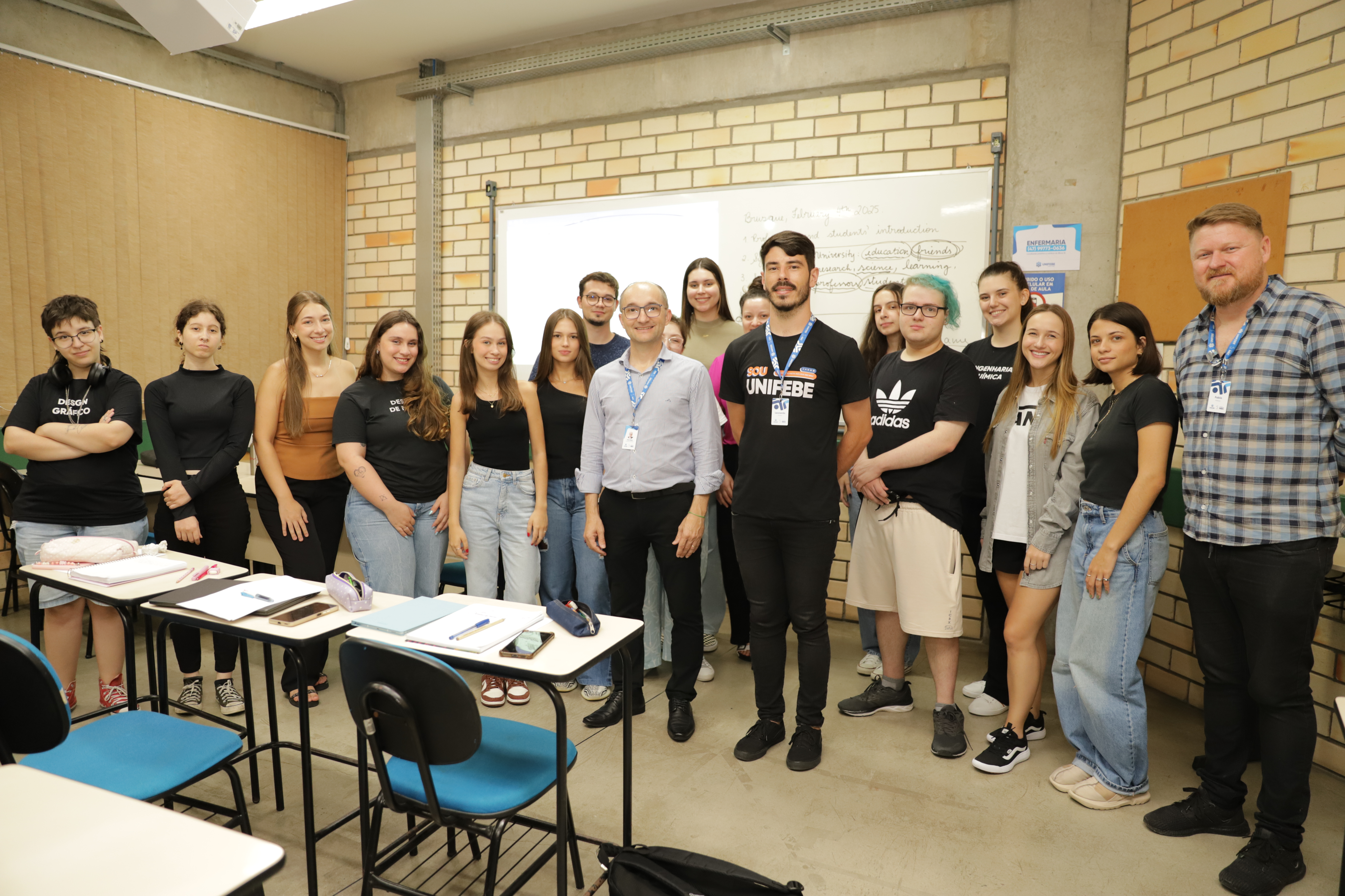 Estudantes da UNIFEBE cursam disciplina totalmente em inglês
