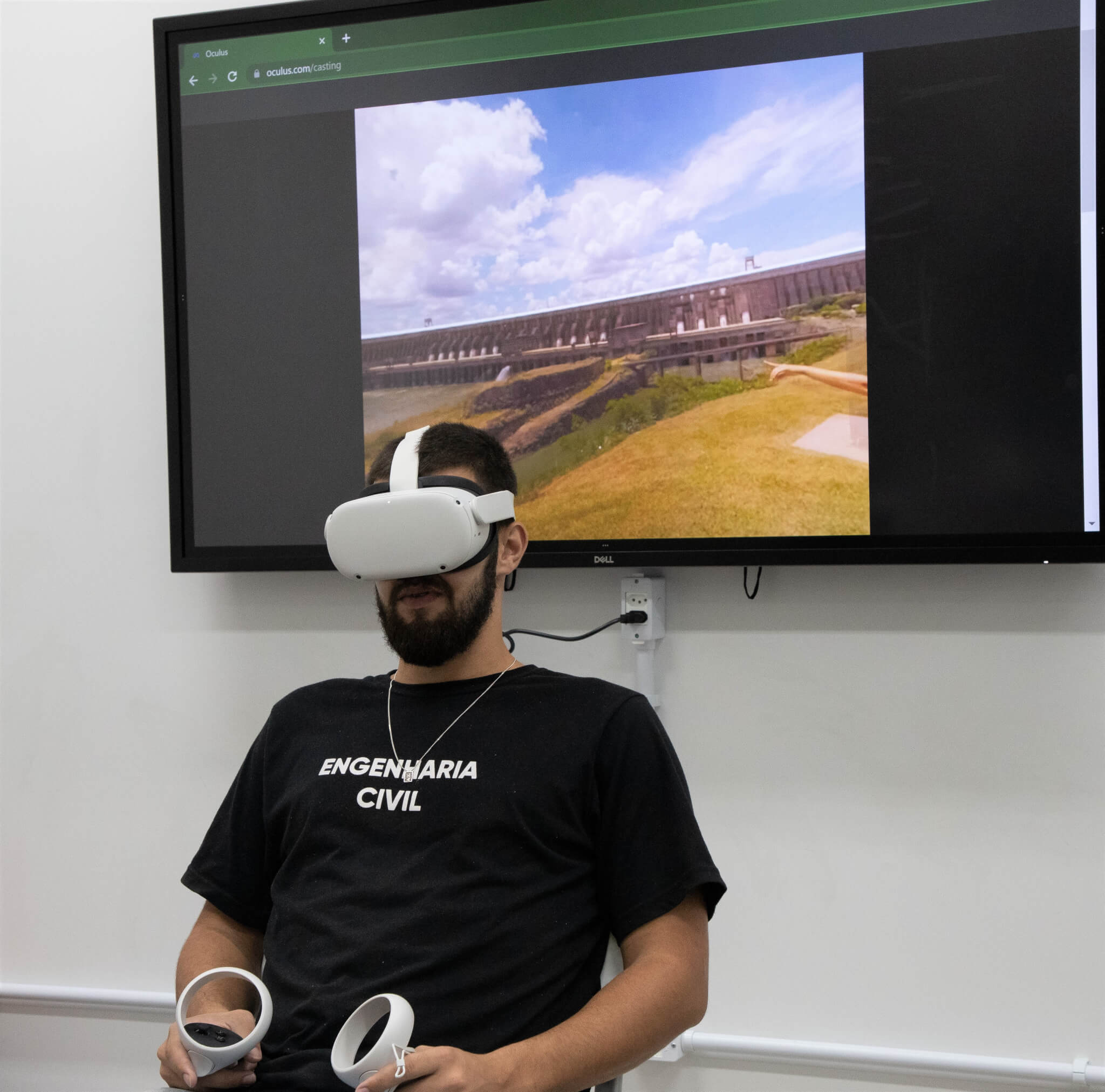 Acadêmicos da UNIFEBE visitam Usina Hidrelétrica de Itaipu com óculos de realidade virtual