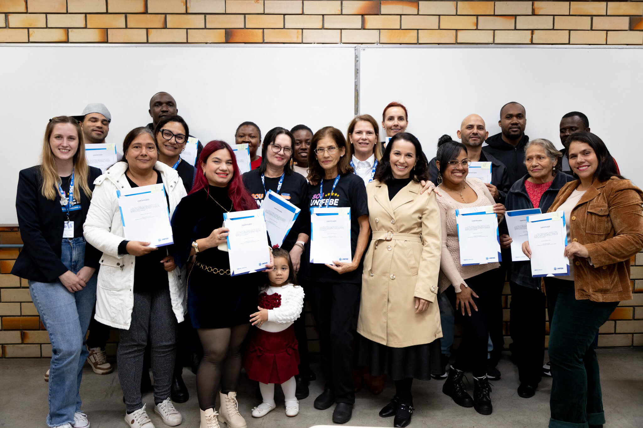 Imigrantes recebem certificação de curso de Língua Portuguesa promovido pela UNIFEBE