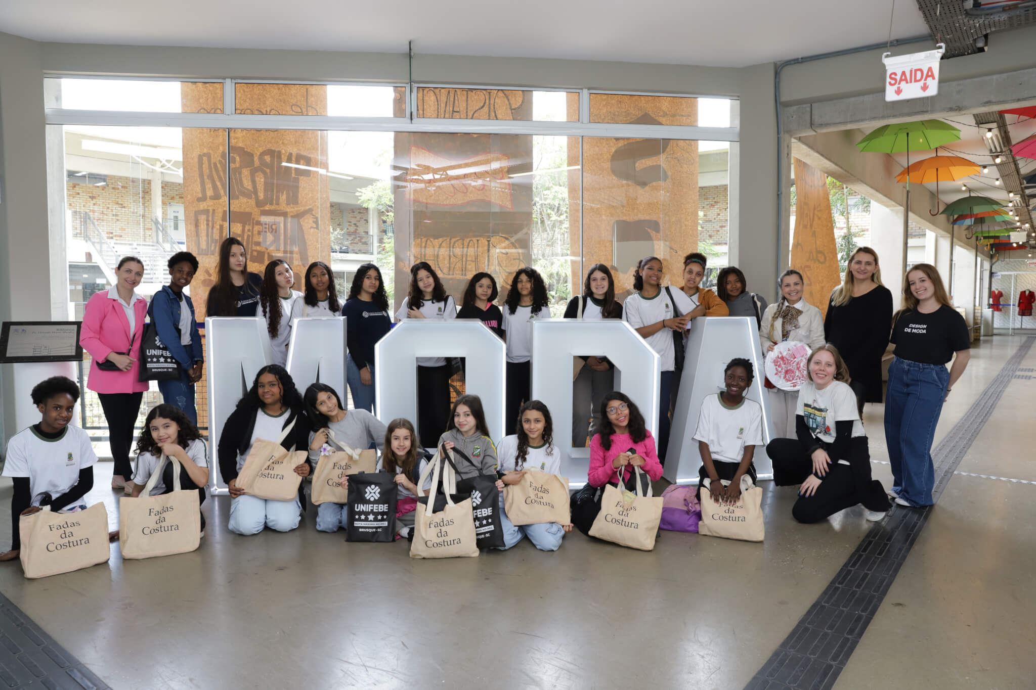 Projeto Clube da Costura e Arteterapia da Escola Oscar Maluche conhece o curso de Design de Moda da UNIFEBE