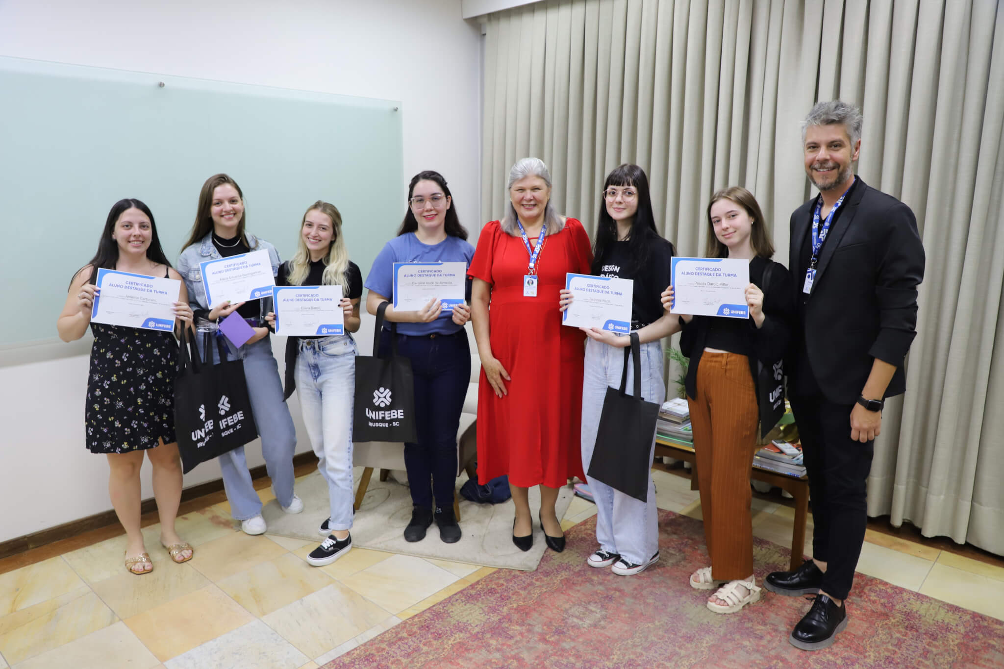 UNIFEBE premia alunos de Design Gráfico e Publicidade e Propaganda com melhores desempenhos no semestre