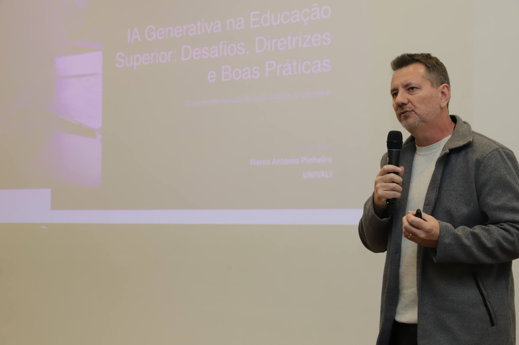 Formação Continuada aborda Educação Conectada: Estratégias Pedagógicas e Cuidado no Ensino Superior