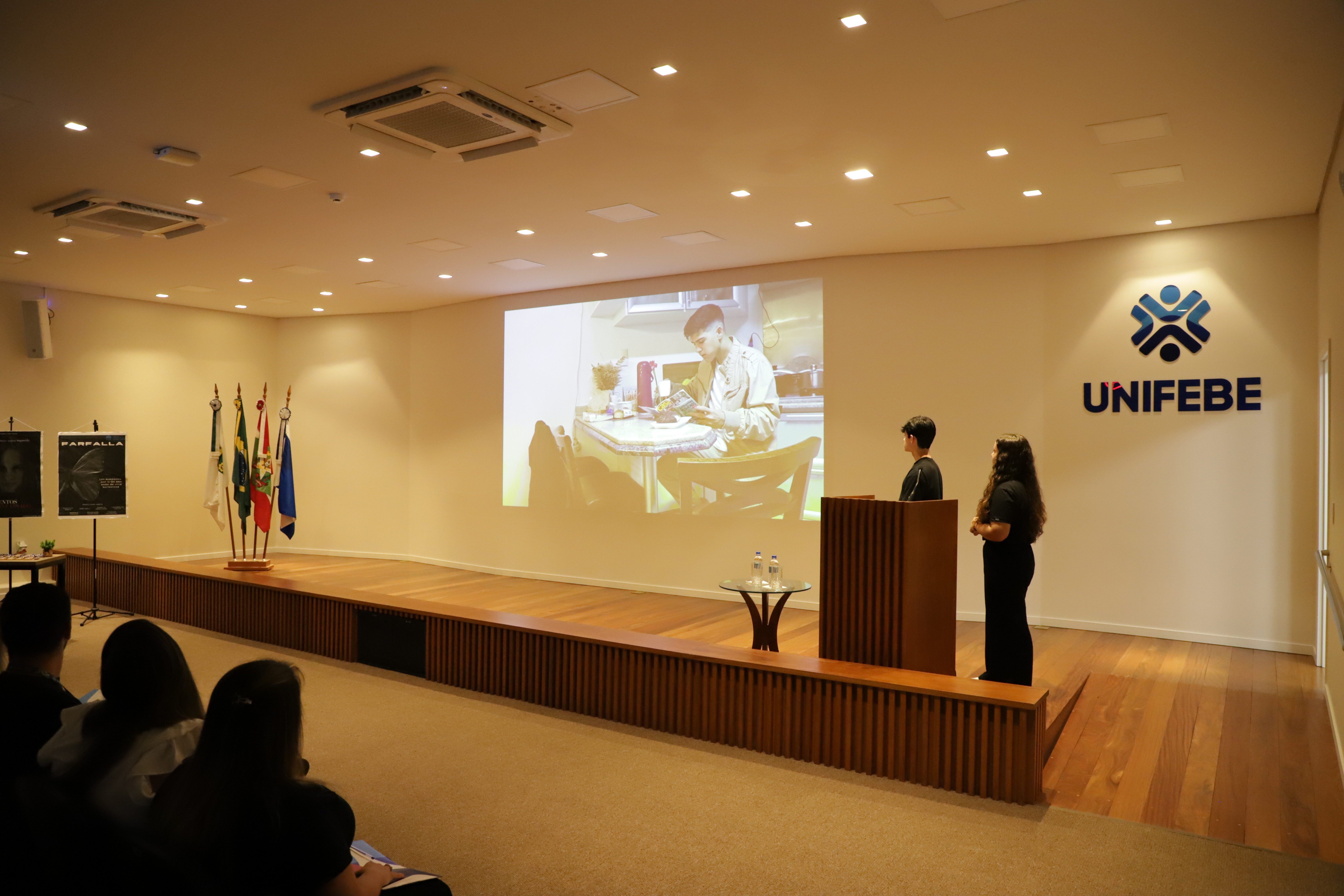 Alunos do Colégio UNIFEBE participam de bate-papo com r da área  científica - Centro Universitário de Brusque - UNIFEBE