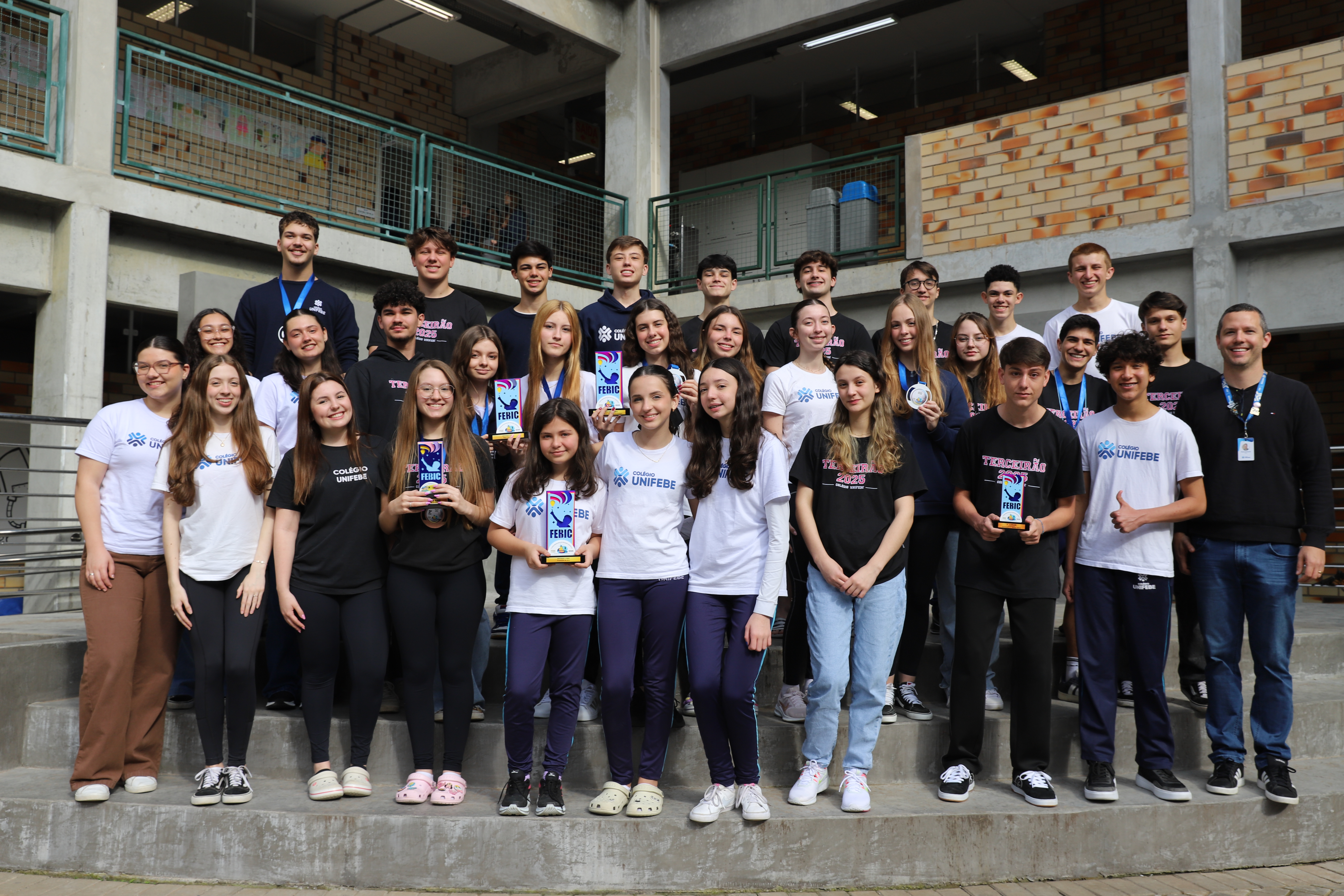 Cinco projetos do Colégio UNIFEBE são premiados na Febic
