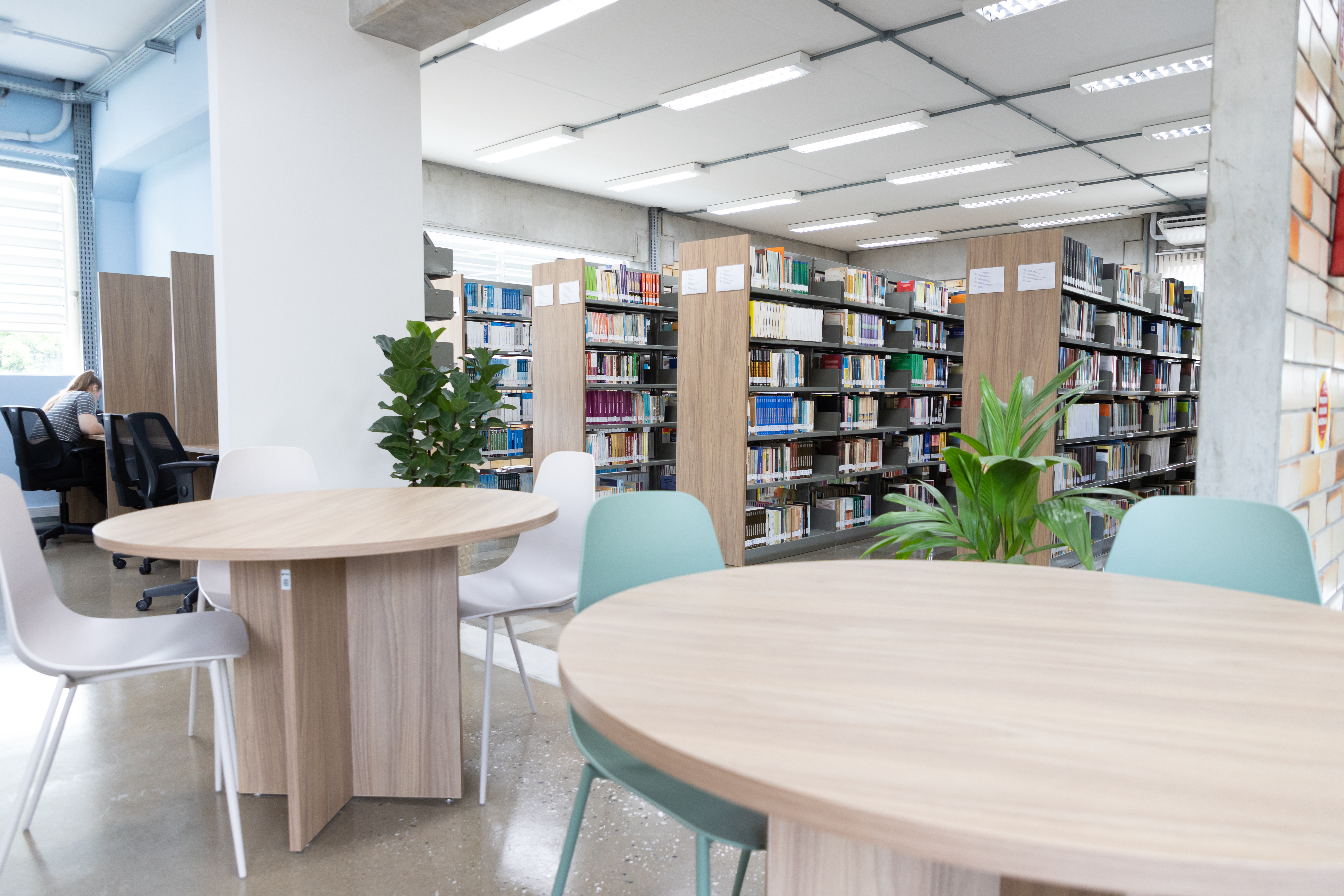 Biblioteca da UNIFEBE finaliza ano com mais de 10, 6 mil empréstimos de livros físicos e 109,5 mil acessos digitais